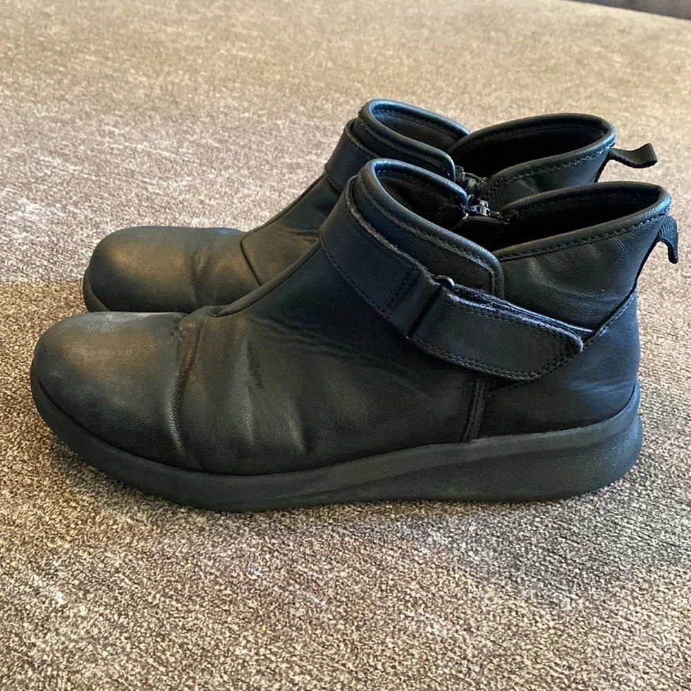 Clarks womens booties; size 7.5